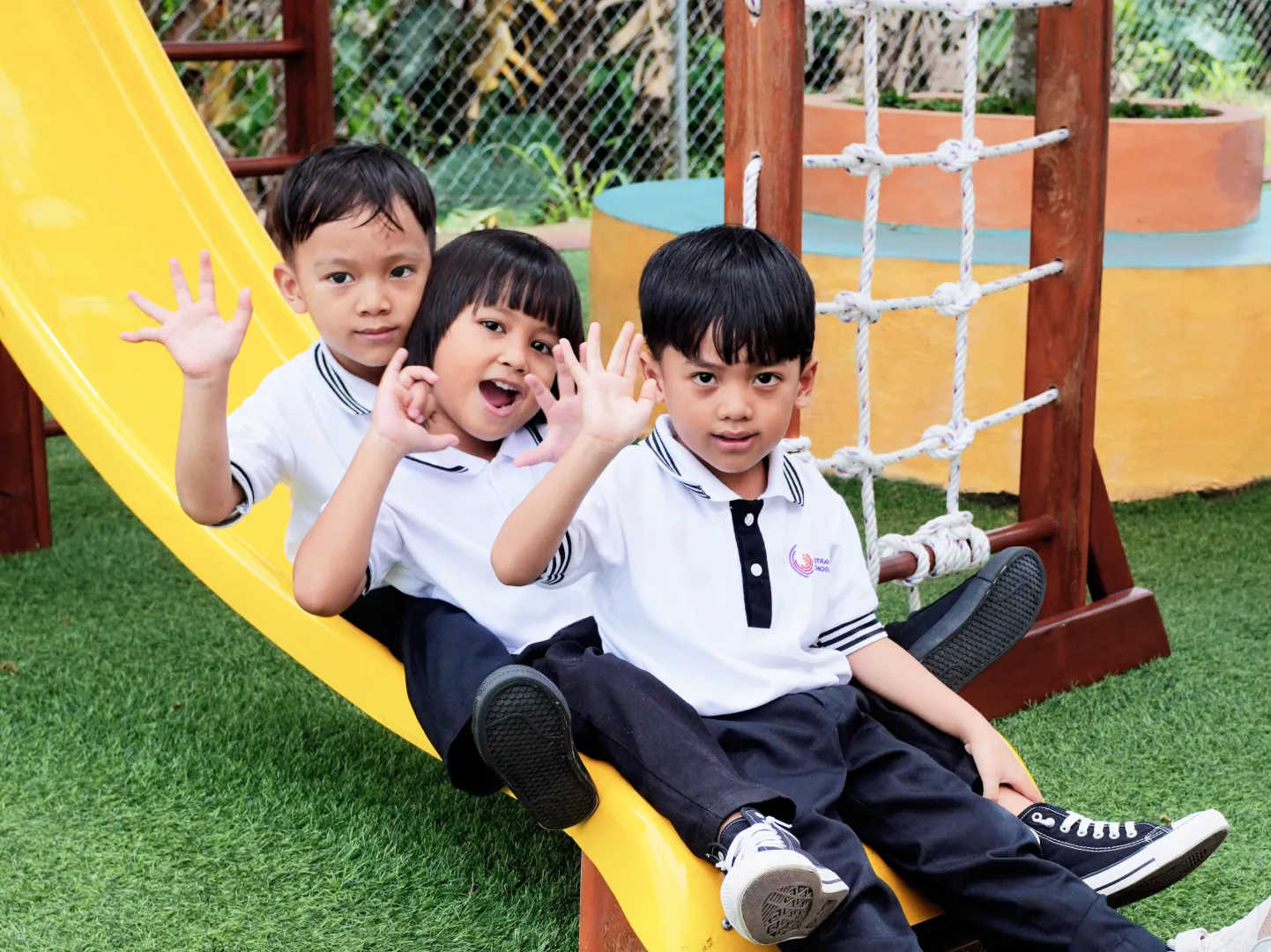 Gistrav Islamia School campus banner